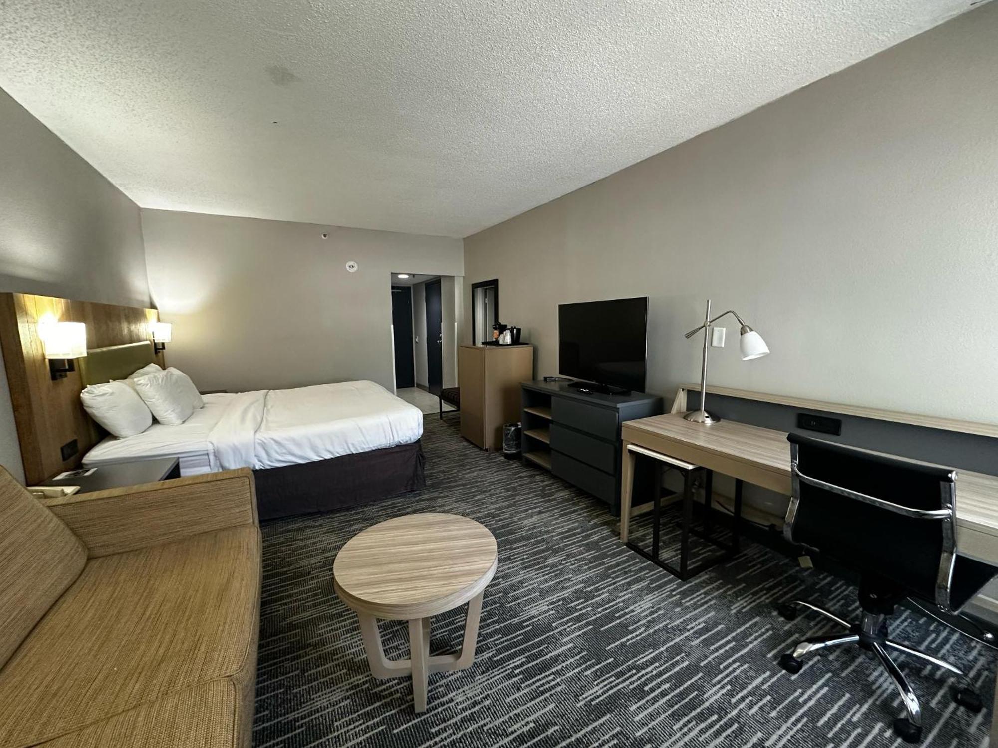 Country & By Radisson, East Busch Gardens , Va Hotel 3*
