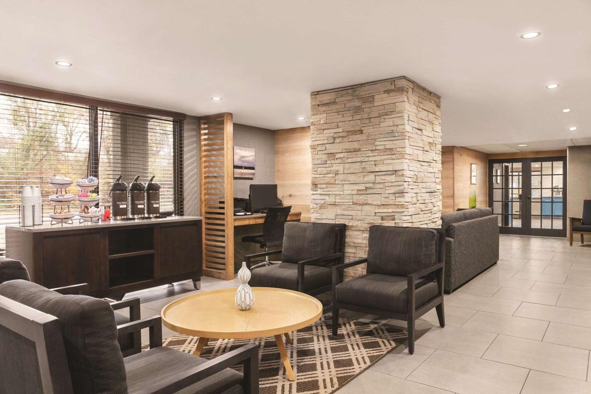 Country Inn&suites By Radisson, East 3*