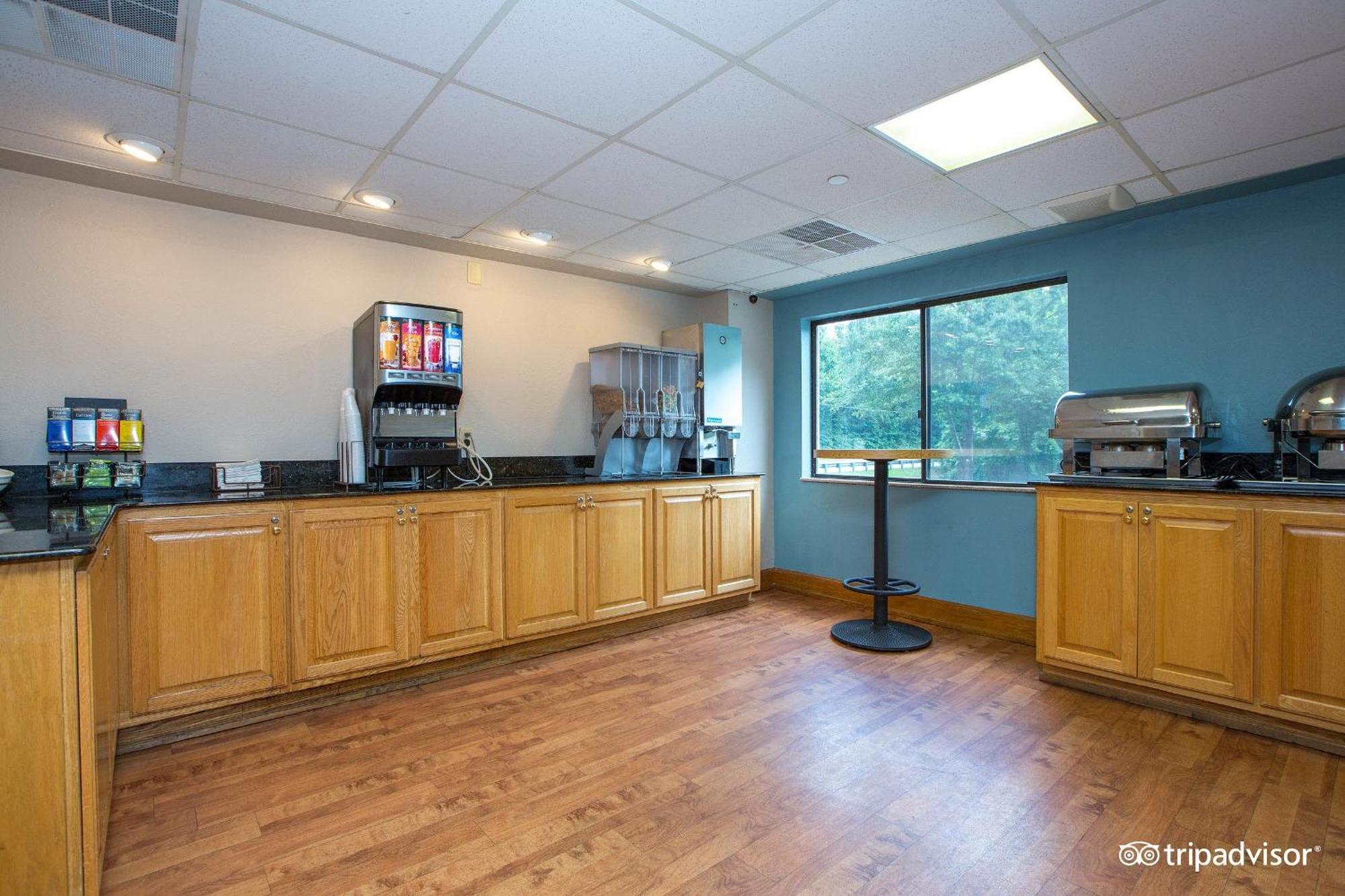 Country Inn&suites By Radisson, East 3*
