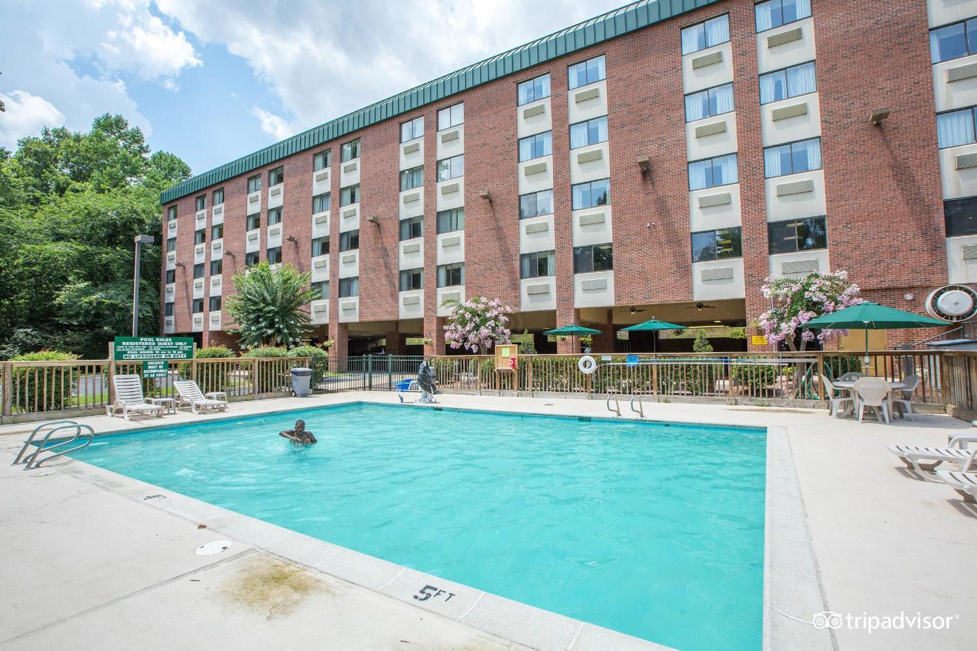 Country Inn&suites By Radisson, East Hotel