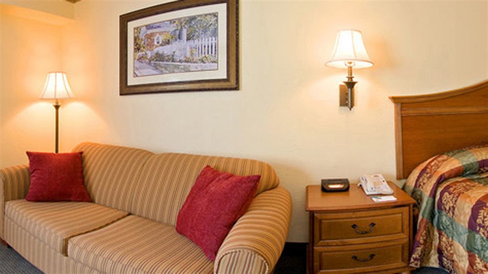 Hotel Country Inn&suites By Radisson, East