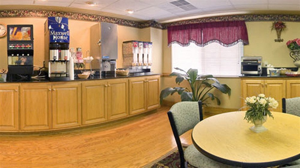 Country Inn&suites By Radisson, East