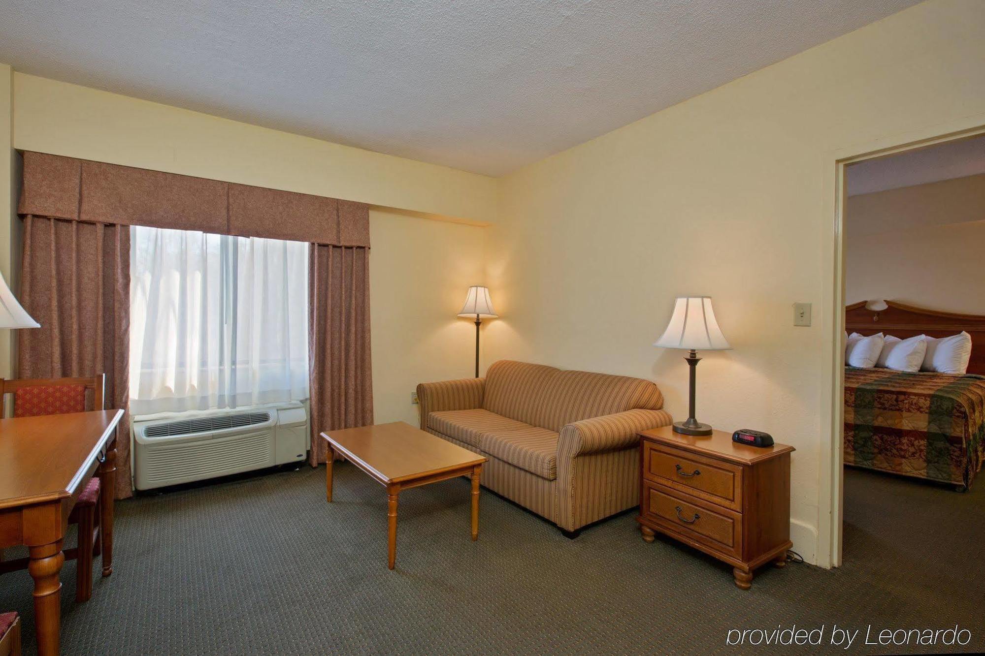 Country Inn&suites By Radisson, East